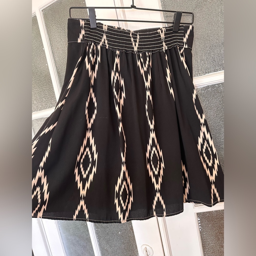 High rise mid length skirt size M full function buttons